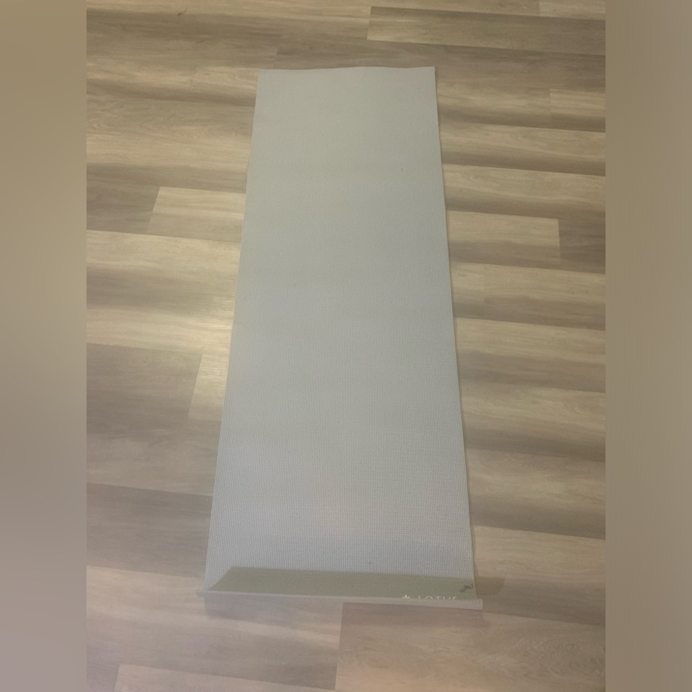 Yoga mat Gray in Good Condition